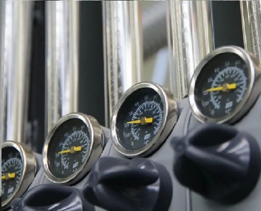 Bench-mounted Manual Pressure Source: The Precision Air Pressure Regulator for Pressure Calibration
